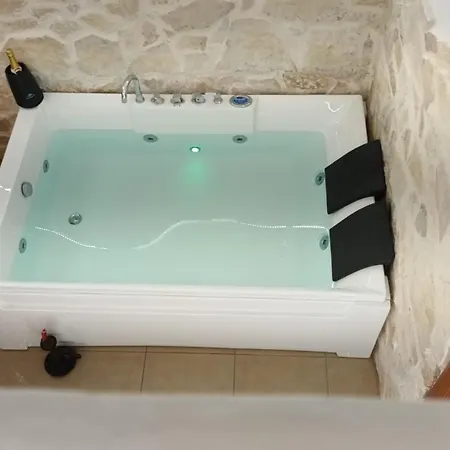 Apartment Appartamento Con Vascaidromassaggio Taranto Centro Taranto